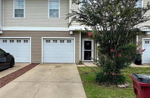 Crestview Casa | 25 minutes from the beach/ Ft Walton. Family size Towne home 3 BDR 2 1/2 Bath