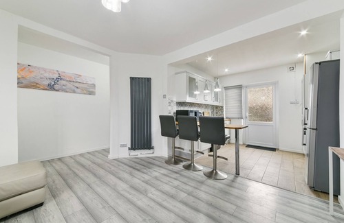 Downham Casa | 25 Minutes to London City Centre! Family-sized 2 Bed House!