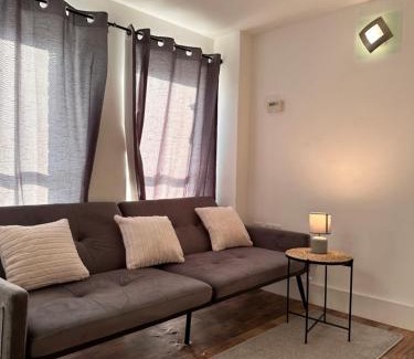 Woolwich Apartamento | 25 PERCENT OFF Monthly Stays 2Bed Serviced Apartment London Business & Family Guests Free WIFI & NETFLIX Sleeps 4!
