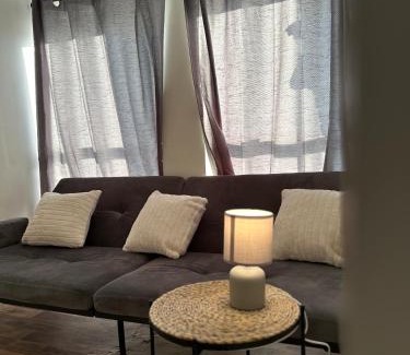 Woolwich Apartamento | 25 PERCENT OFF Monthly Stays 2Bed Serviced Apartment London Business & Family Guests Free WIFI & NETFLIX Sleeps 4!