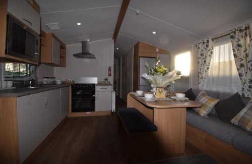 Walton on the Naze Otro | 25 Poplars Way Walton on Naze