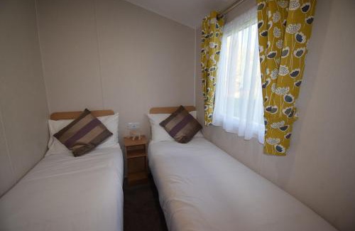 Walton on the Naze Otro | 25 Poplars Way Walton on Naze