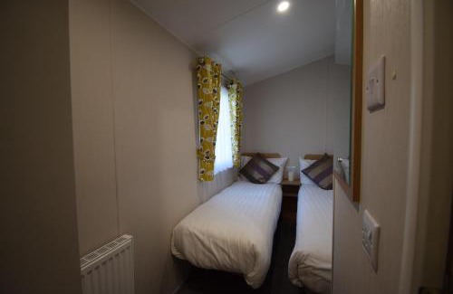 Walton on the Naze Otro | 25 Poplars Way Walton on Naze