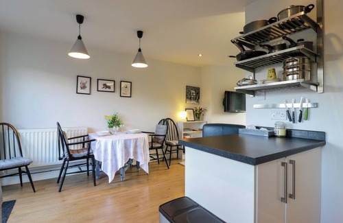 Sawston Cabaña | 25 RESBURY CLOSE, with a garden in Sawston