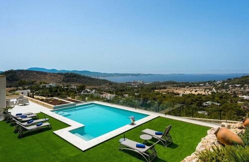 Sant Antoni de Portmany Villa | 250 m² Villa ∙ 1 habitación ∙ 6 huéspedes