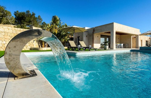 Sant Antoni de Portmany Villa | 250 m² Villa ∙ 1 habitación ∙ 6 huéspedes