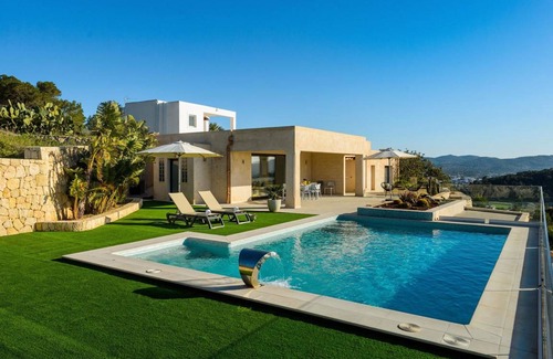 Sant Antoni de Portmany Villa | 250 m² Villa ∙ 1 habitación ∙ 6 huéspedes