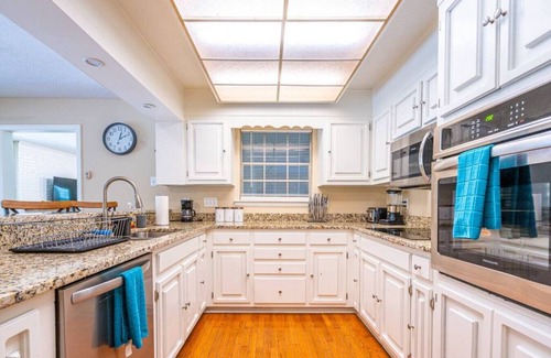 Huntsville Casa | 2509 Vista Dr (HSV) MTR 30 · *Deer Crossing* Rec Room/3100 Sq Ft/5 Bedroom Home
