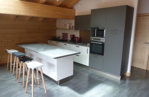 Areches Apartamento | 300m del centro estación, 3.o piso, parking, tv, local para esquís, 120m², Arêches-Beaufort