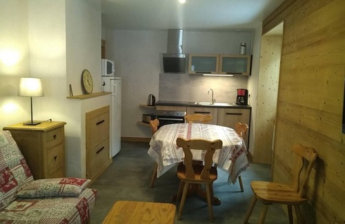 Areches Apartamento | 300m del centro estación, Planta baja, parking, tv, local para esquís, 50m², Arêches-Beaufort