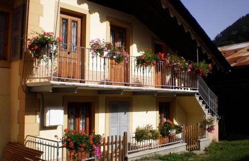 Areches Apartamento | 300m del centro estación, Planta baja, parking, tv, local para esquís, 50m², Arêches-Beaufort