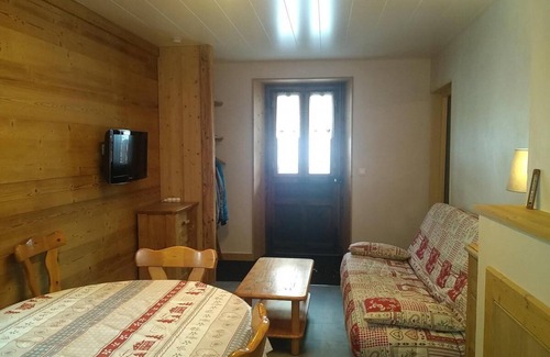 Areches Apartamento | 300m del centro estación, Planta baja, parking, tv, local para esquís, 50m², Arêches-Beaufort