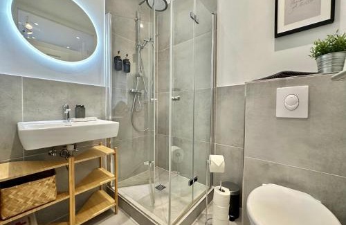 Sued Apartamento | 250m Rhein - ruhig - Hbf - Boxspringbett - K-111-S