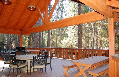North Wawona Cabina | 26 Deer Den dentro del Parque Nacional Yosemite