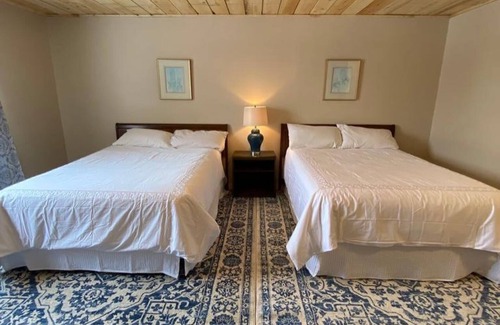 Alban Complejo | 26 French River Rooms