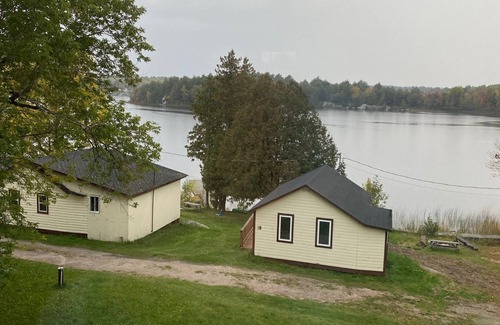Alban Complejo | 26 French River Rooms