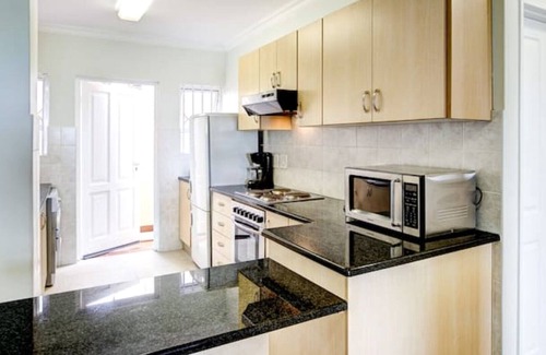 Illovo Beach Apartamento | 26 La Mer - Beautiful sea view ground floor