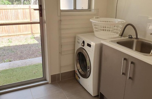 Rainbow Beach Casa | 26 Satinwood Drive- Low set modern, sleeps 8
