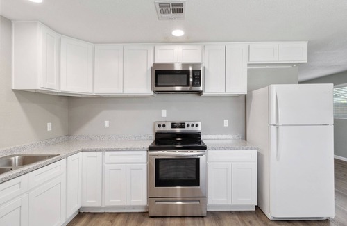 Alhambra Casa | 2612 C - Cool 3-bedroom house with AC in Phoenix