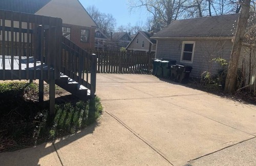 Hyde Park Apartamento | 2639 Observatory Avenue, Unit 1 · Hyde Park Hideaway Close to Square & Downtown!