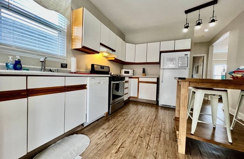 Hyde Park Apartamento | 2639 Observatory Avenue, Unit 2 · Hyde Park Hideaway Close to Square & Downtown!