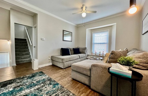 Hyde Park Apartamento | 2639 Observatory Avenue, Unit 2 · Hyde Park Hideaway Close to Square & Downtown!