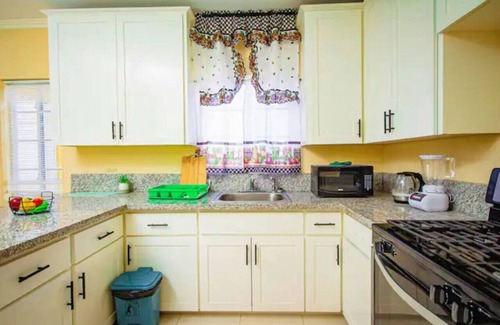 Claremont Casa | 268) Perfect for a girls trip!