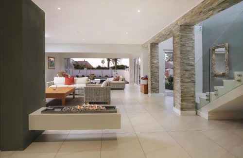 Eastcliff Villa | 269 on Main Holiday Home