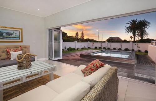 Eastcliff Villa | 269 on Main Holiday Home