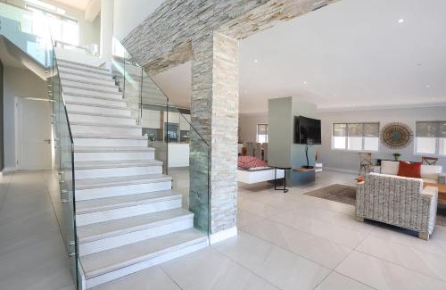 Eastcliff Villa | 269 on Main Holiday Home