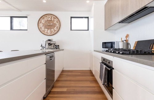 Forster Villa | 26B Seaview - Overlooking the ocean
