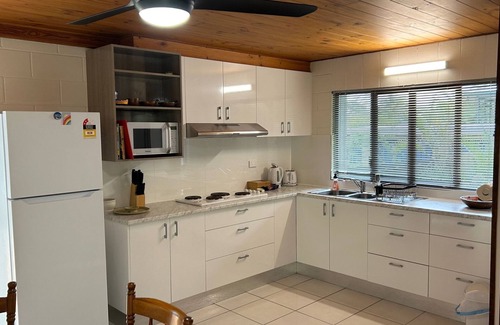 Rainbow Beach Casa | 27 Green Valley Drive - Rainbow Beach. Beach Chalet, Pets welcome
