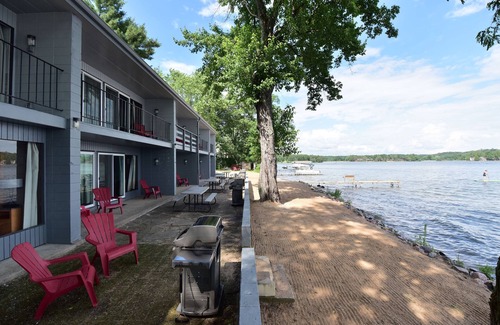 Lake Delton Apartamento | #27 Stunning views of this upper lakeside studio on Lake Delton