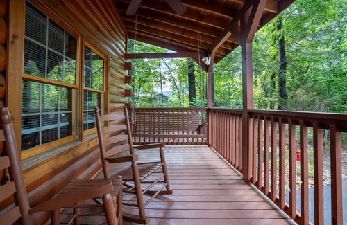 Gatlinburg Cabina | 270 Black Bear 3 Bedroom Cabin by RedAwning