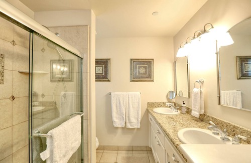Downtown Casa | 271 Wadsworth 2 Bedroom Townhouse by RedAwning