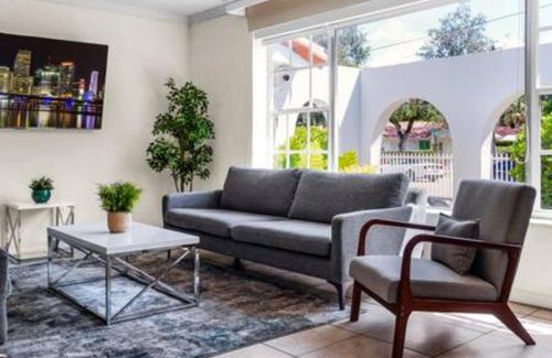 Northeast Coconut Grove Casa | 2710 · Heated Pool 7 Beds 5 Baths Sleep 15 Park 4 Car