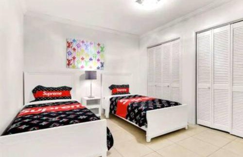 Northeast Coconut Grove Casa | 2710 · Heated Pool 7 Beds 5 Baths Sleep 15 Park 4 Car