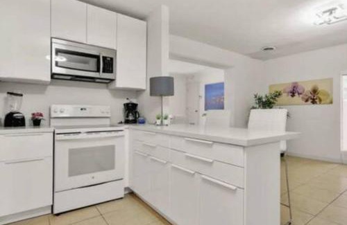Northeast Coconut Grove Casa | 2710 · Heated Pool 7 Beds 5 Baths Sleep 15 Park 4 Car