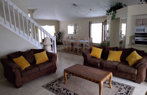 Chatham Park Villa | Villa Tranquila Residencial Estate con vistas al lago