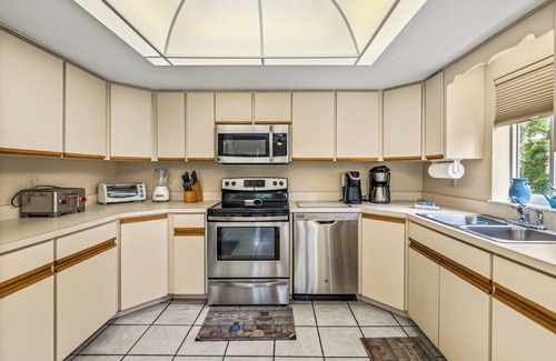 Boca Grande Casa | 2740 Shore Ln - 1 block to the peach - Pet Friendly! Large Home