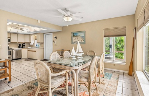 Boca Grande Casa | 2740 Shore Ln - 1 block to the peach - Pet Friendly! Large Home
