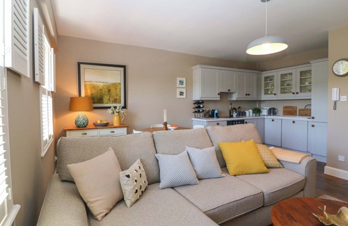 Clonakilty Cabaña | 28 LONG QUAY, family friendly in Clonakilty, County Cork