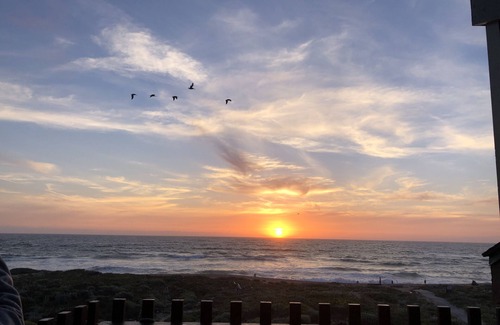 Castroville Casa | 28 segundos a pie de playa + 2 pases de acuario gratis