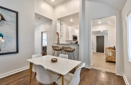 Southmoreland Casa | 28) Updated Midtown Bungalow |Great Walkability!