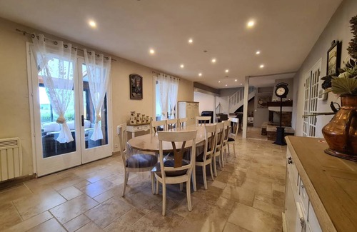 Lucay-le-Male Casa | 280 m² Casa ∙ 6 habitaciones ∙ 15 personas