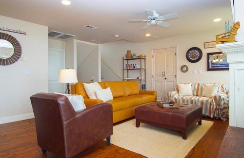 Downtown Casa | 282 Harloe Ave.