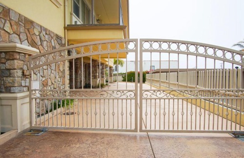 Downtown Casa | 282 Harloe Ave.