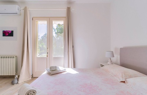 Giorgilorio Cama Y Desayuno | 2865 Garden View Near the sea by Barbarhouse