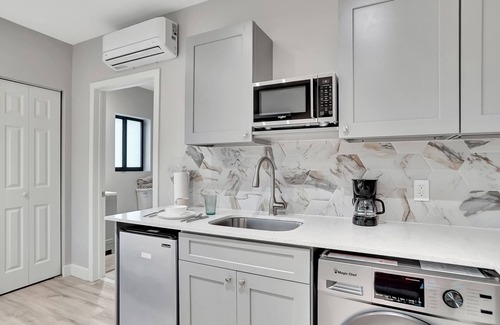 Central Beach Condominio | 2922 Banyan Units
