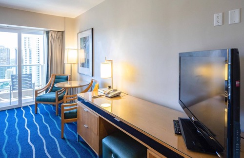 Ala Moana Condominio | 29th floor studio with two full size beds